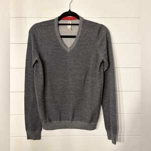 Ellen Degeneres Women's Gray V-Neck Sweater